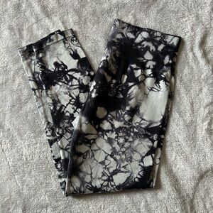 Black & White Marble Patterned Leggings - No Boundaries - XL